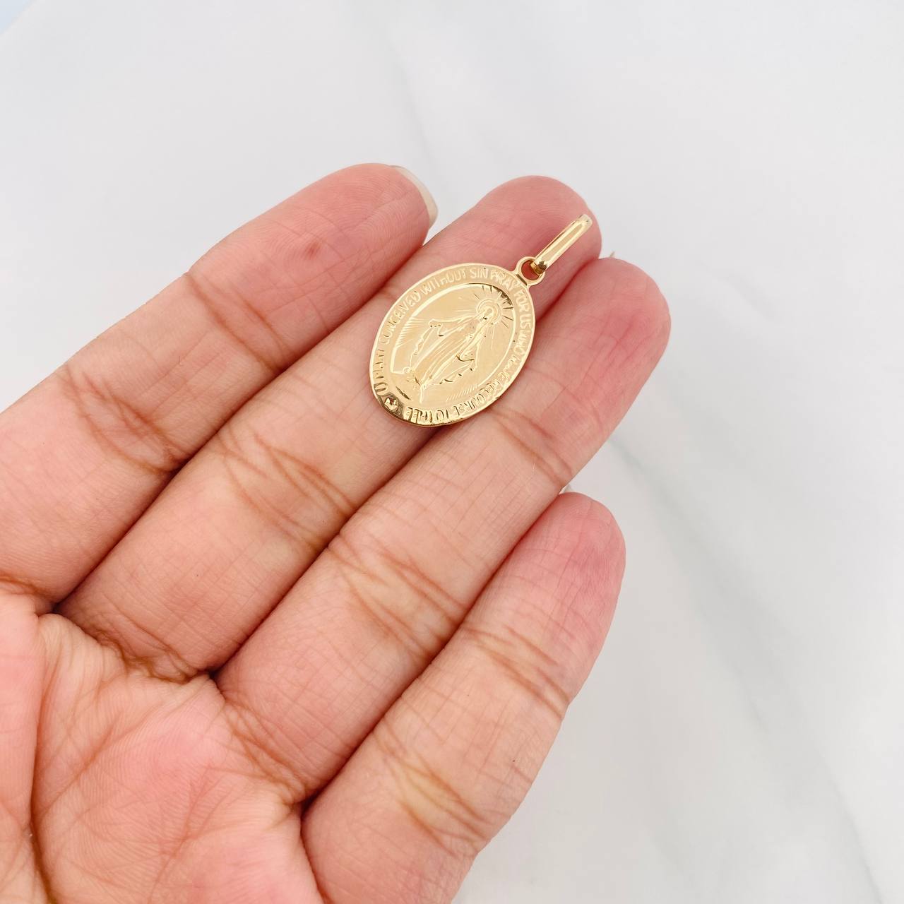 Dije Virgen Milagrosa 2.75g / 3cm Oro Amarillo 18K