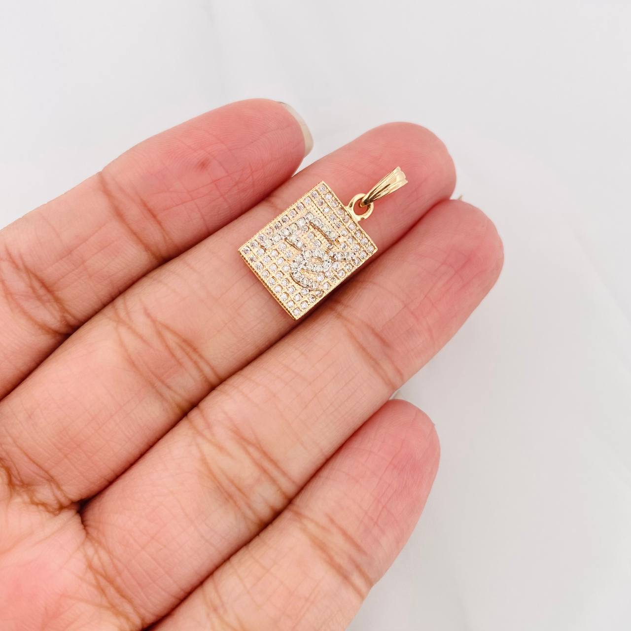 Dije Fe 2.05g / 2.2cm Dos Oros Amarillo Blanco 18K