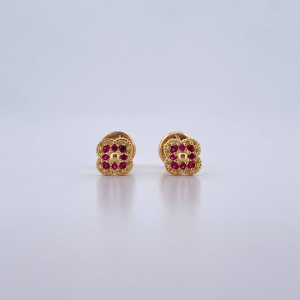 Topos Flor 0.85gr / Fucsias Oro Amarillo 18K &