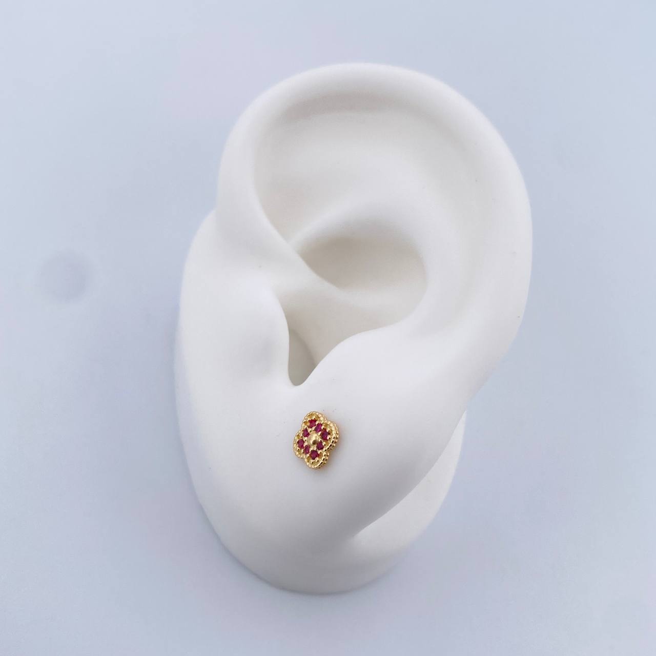 Topos Flor 0.85gr / Fucsias Oro Amarillo 18K &