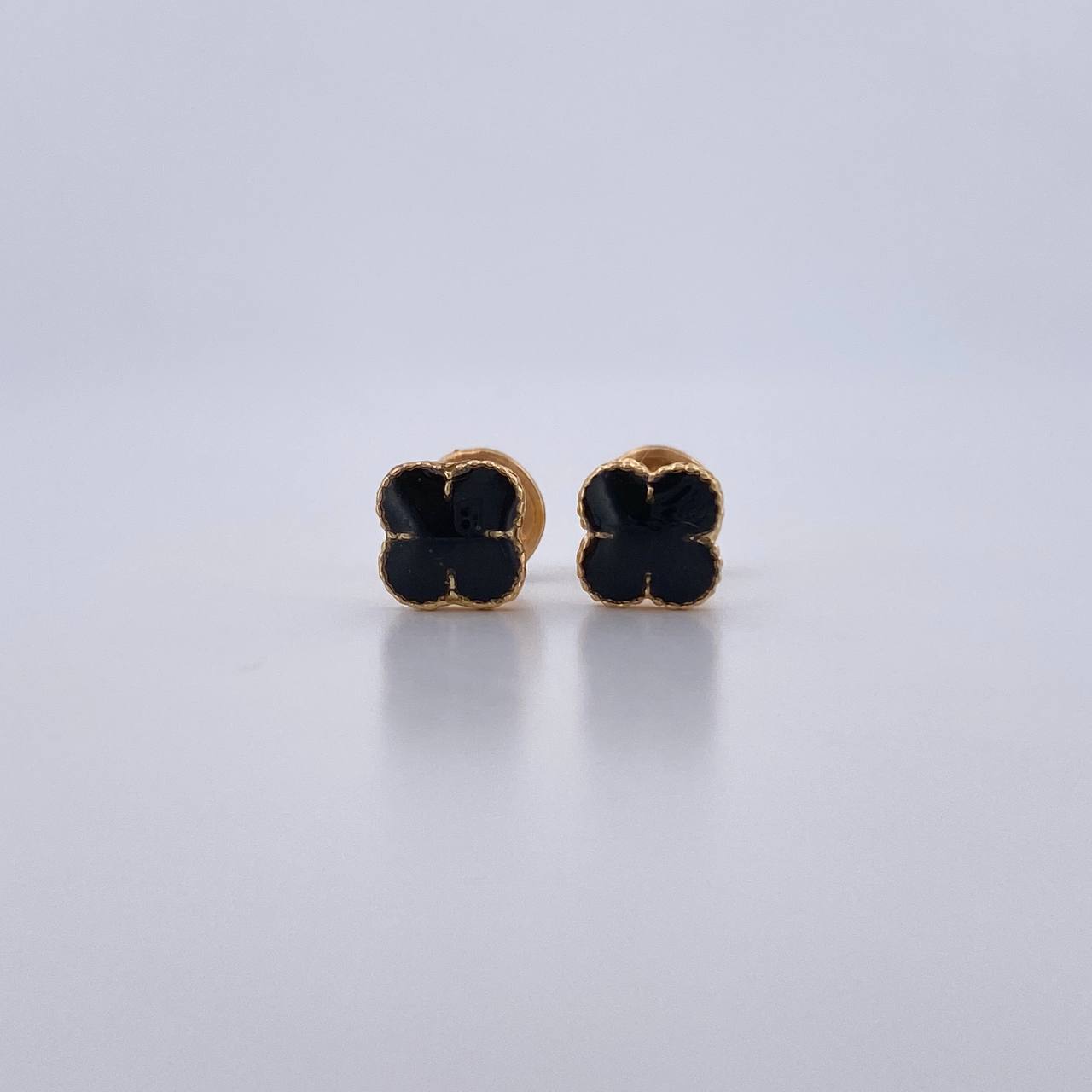 Topos Trebol 0.95gr / 5.5mm Resina Negra Oro Amarillo 18K &