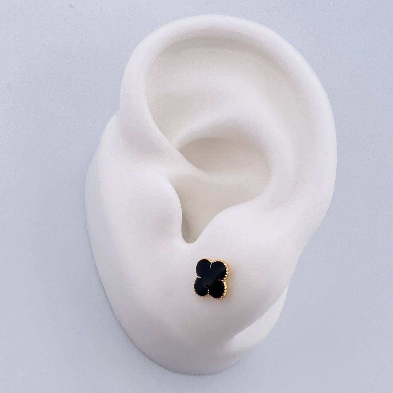 Topos Trebol 0.95gr / 5.7mm Resina Negra Oro Amarillo 18K &