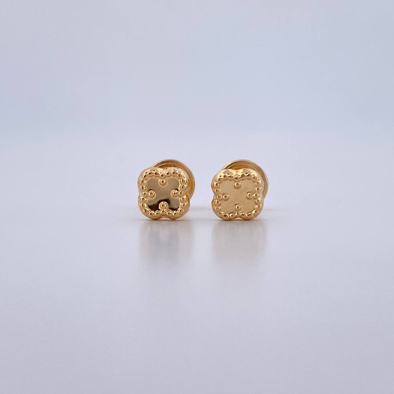 Topos Trebol 0.55gr / 5.3mm Lisos Oro Amarillo 18K &
