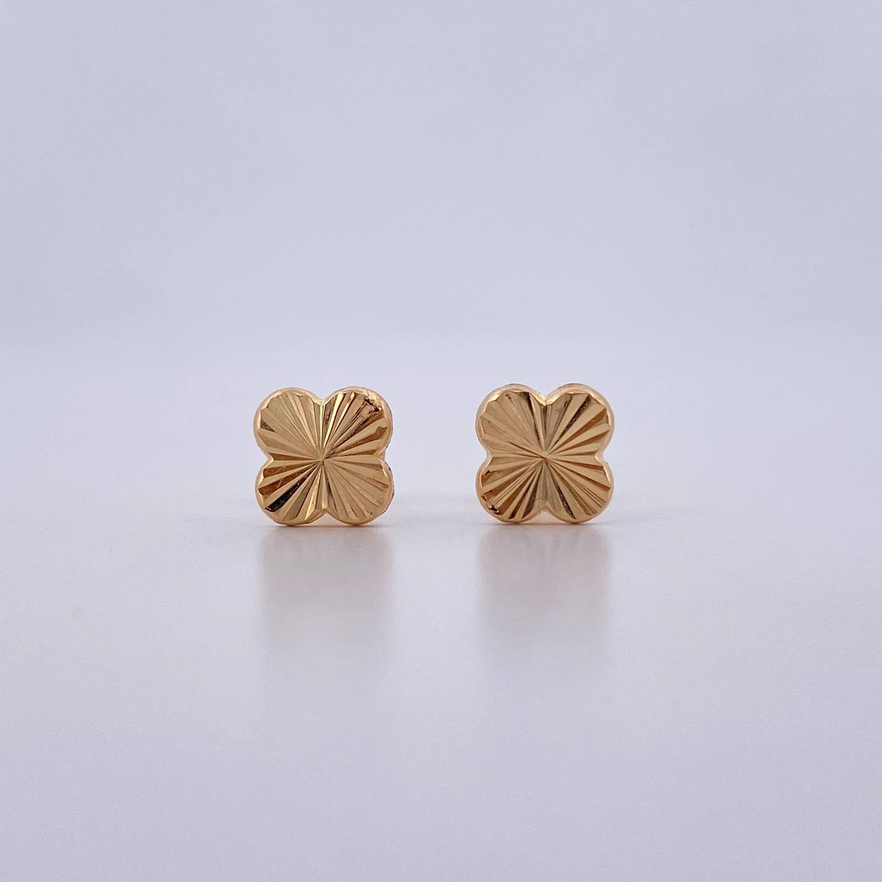 Topos Trebol 0.7gr / 6.1mm Diamantados Oro Amarillo 18K &