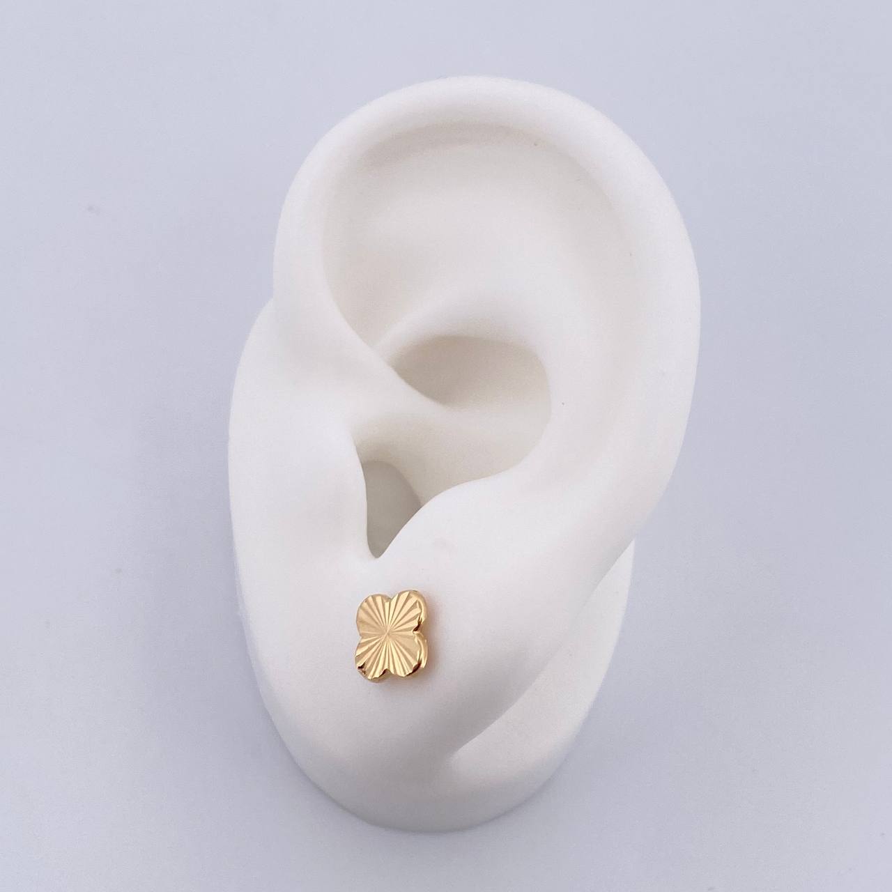 Topos Trebol 0.7gr / 6.7mm Diamantados Oro Amarillo 18K $