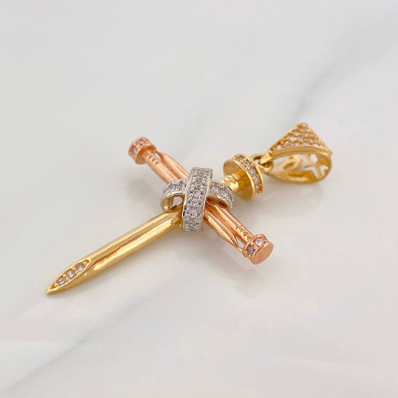 Dije Cruz Clavo 3.55g / 4cm Tres Oros 18K
