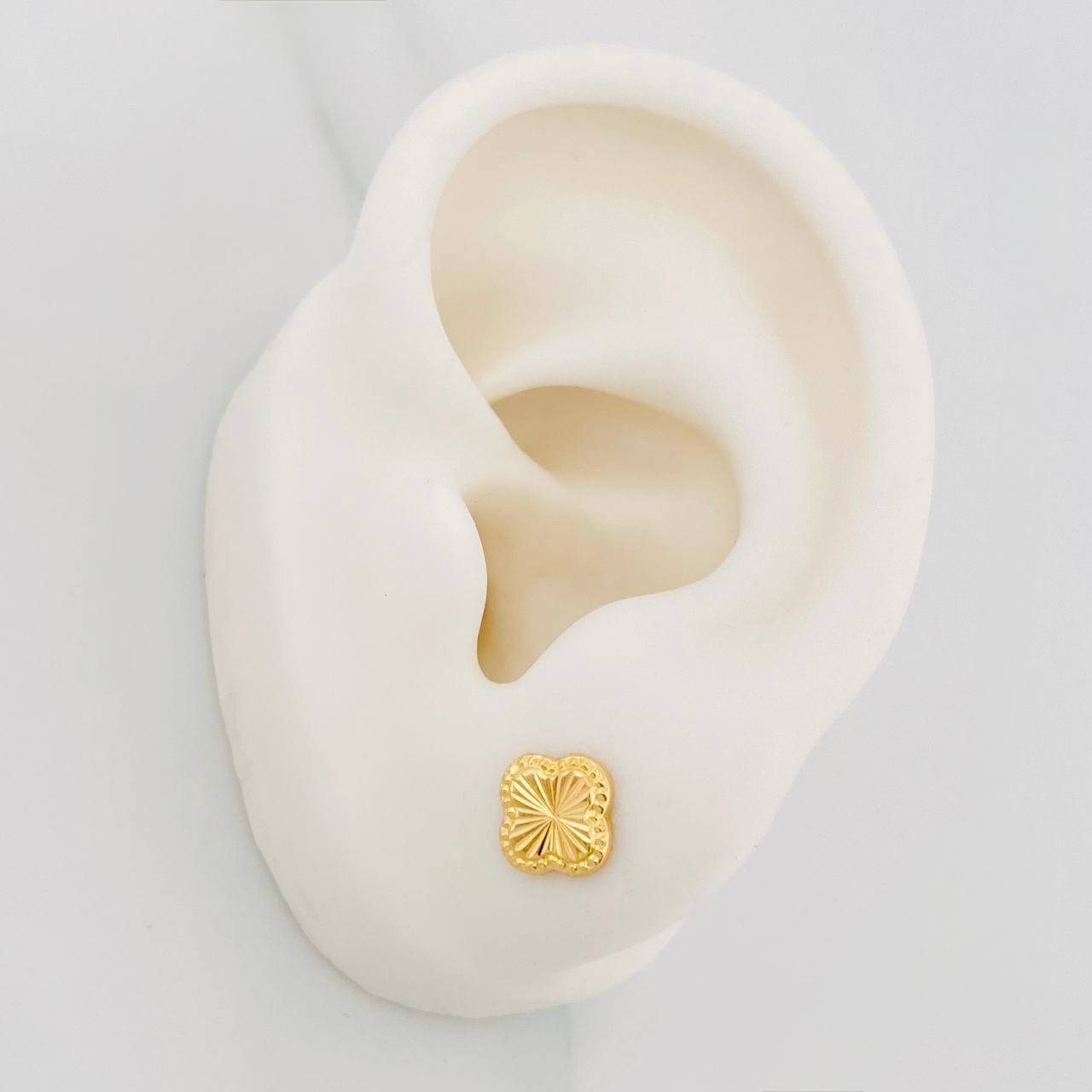 Topos Trebol Diamantado 0.75g / 6.72mm Oro Amarillo 18K