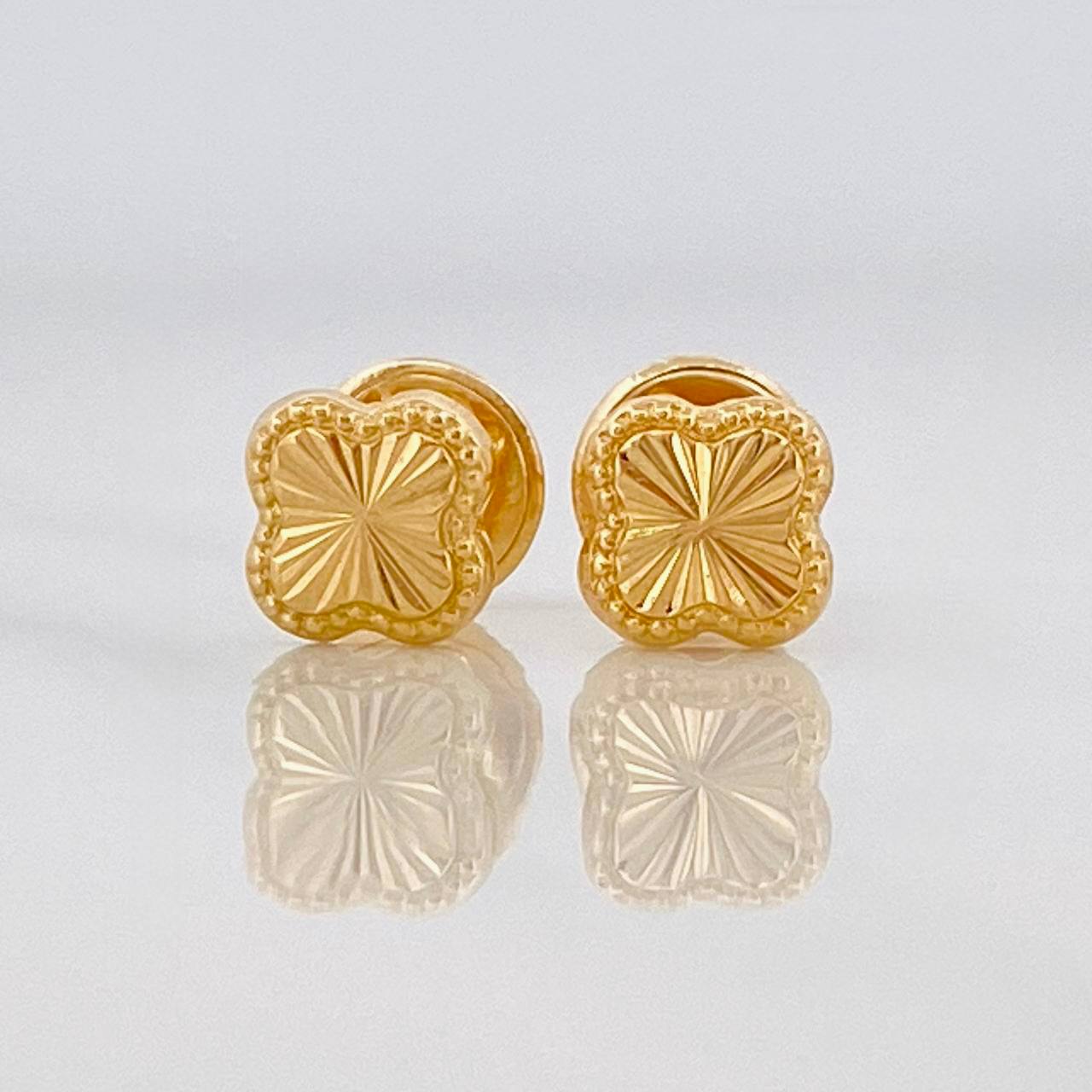 Topos Trebol Diamantado 0.55g / 5.21mm Oro Amarillo 18K