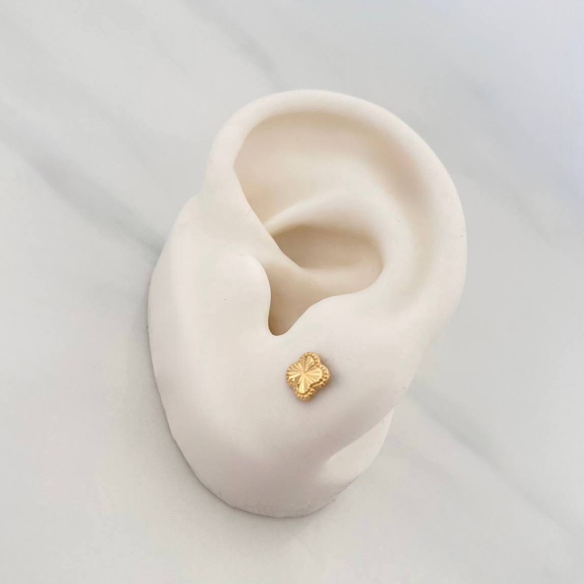 Topos Trebol Diamantado 0.55g / 5.21mm Oro Amarillo 18K
