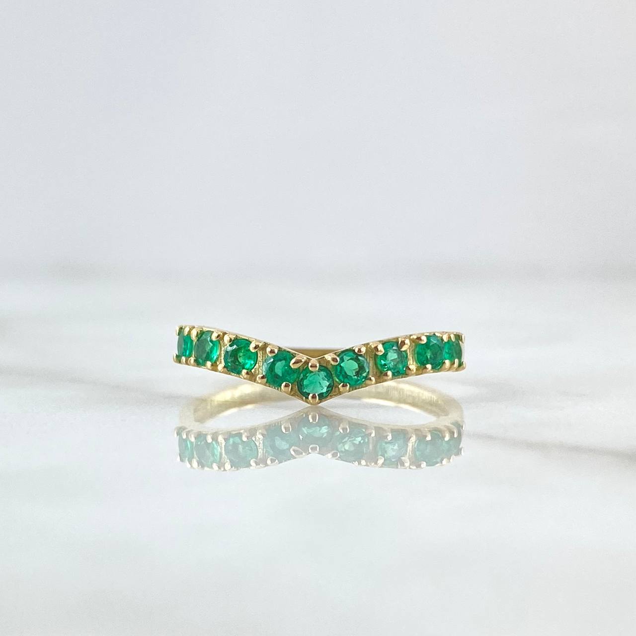 Anillo Tiara en V 2.15gr / T7 3/4 / Esmeraldas 27pts Oro Amarillo 18K (Joya)