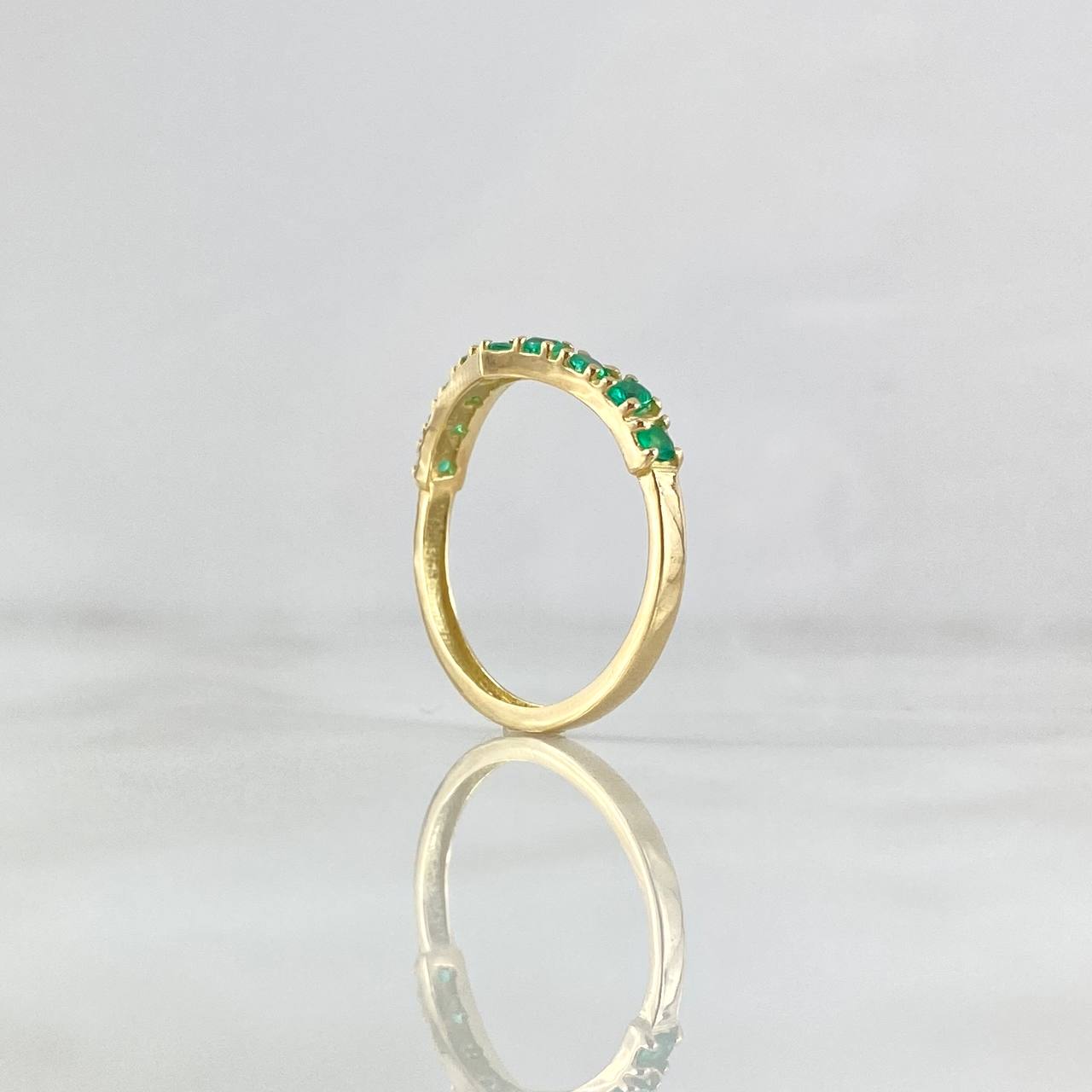 Anillo Tiara en V 2.15gr / T7 3/4 / Esmeraldas 27pts Oro Amarillo 18K (Joya)