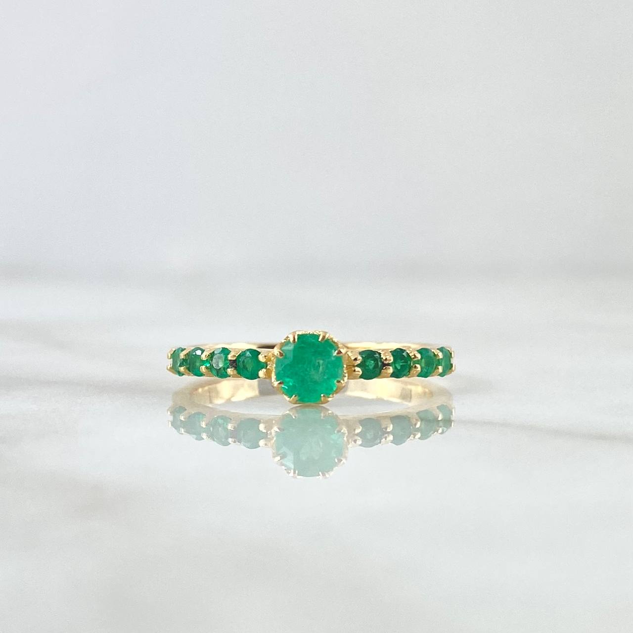 Anillo Solitario Tupido Ocho Garrras 2.85gr / T6 3/4 / Esmeraldas 57pts Oro Amarillo 18K (Joya) ©