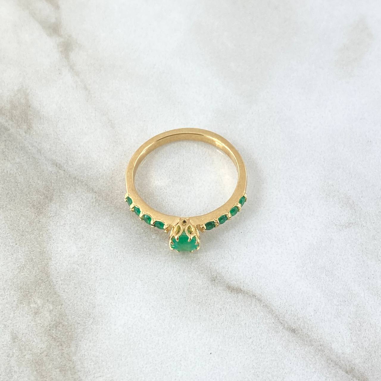 Anillo Solitario Tupido Ocho Garrras 2.85gr / T6 3/4 / Esmeraldas 57pts Oro Amarillo 18K (Joya) ©