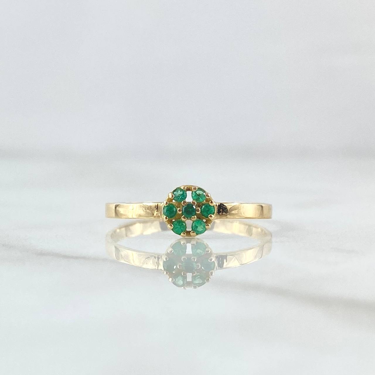 Anillo Sello Flor 1.3gr / T7 / Esmeraldas 7pts Oro Amarillo 18K (Joya) ©