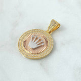 Dije Medalla Corona 7.05gr / 4cm / Circones Blancos Tres Oros  18K ©