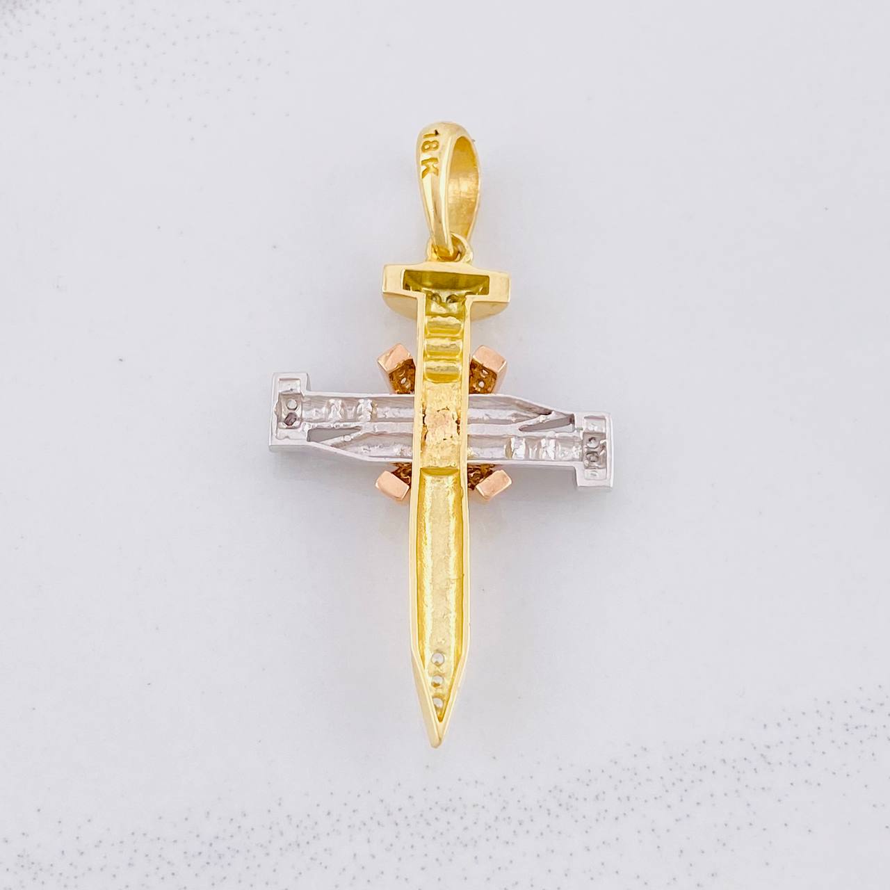 Dije Cruz Clavo 4.65g / 4cm Tres Oros 18K