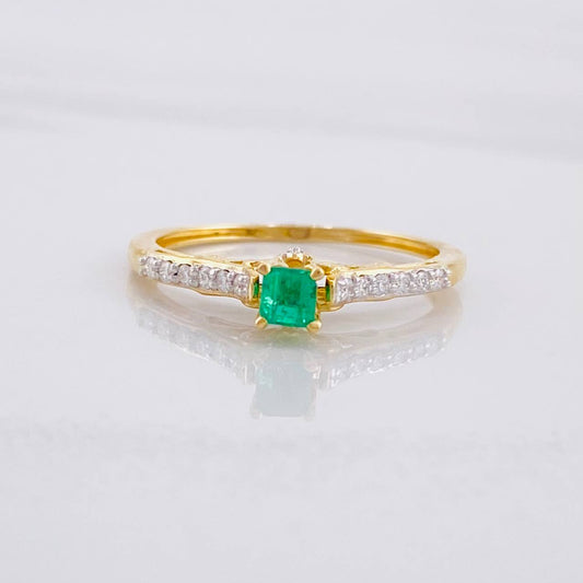 Anillo Solitario Imperial Esmeralda 18pts Diamantes 11pts 1.85g / T6 1/4 Oro Amarillo 18K