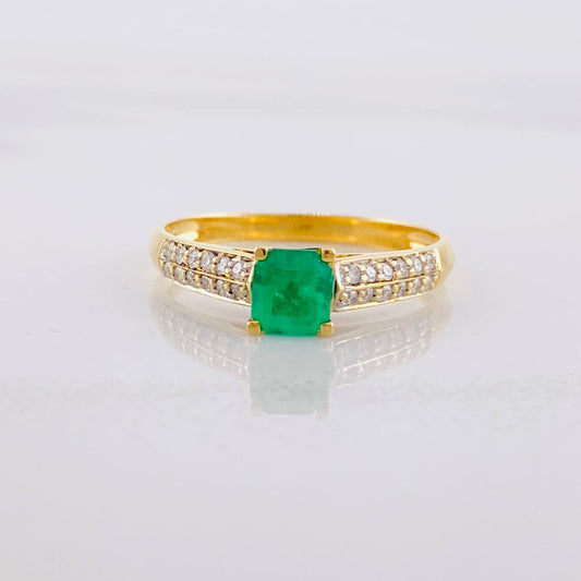Anillo Solitario Puente Esmeralda 43pts Diamantes 14pts 2.3g / T7 Oro Amarillo 18K