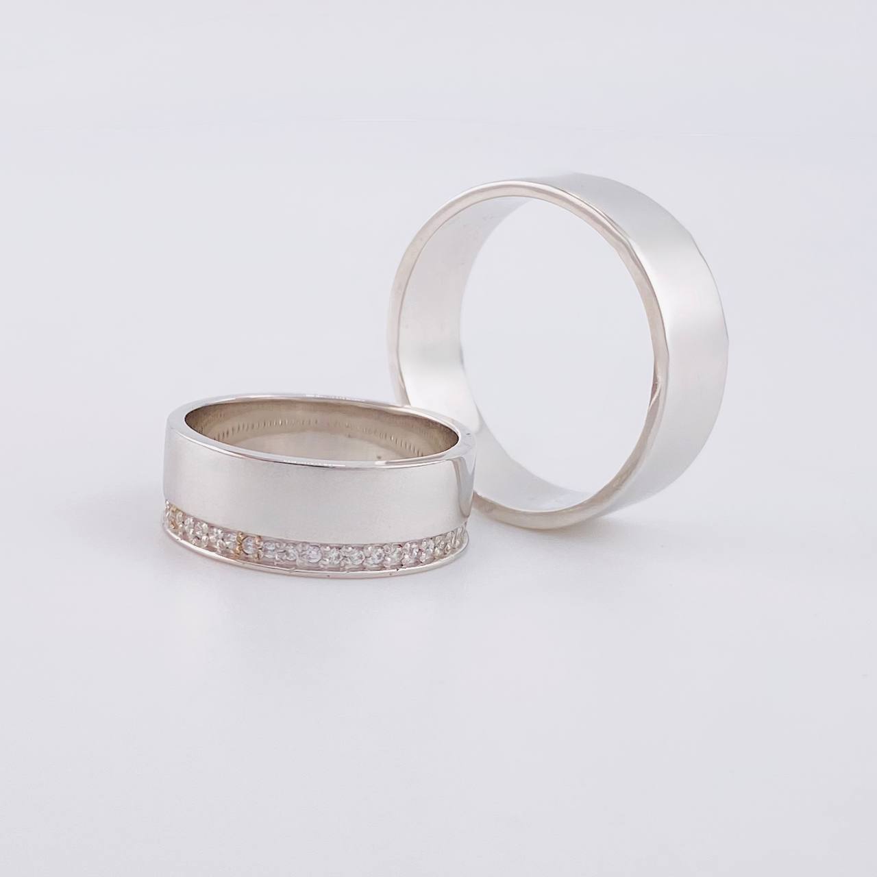 Anillo Argollas liso 14.65g /Oro Blanco 18K (A.C)