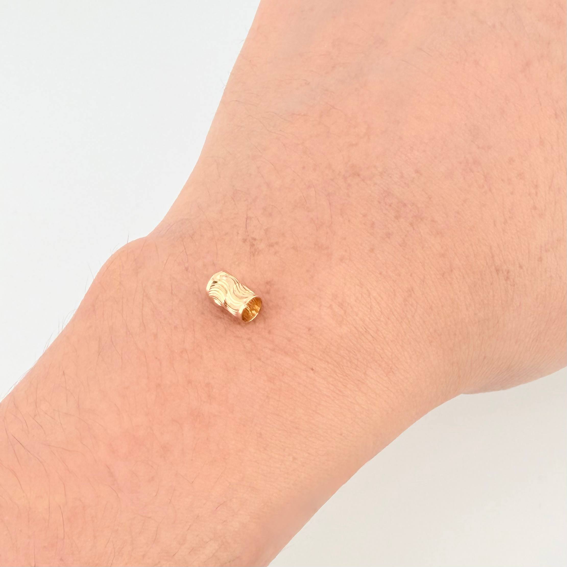 Herraje Cilindro Lunar Pequeño 0.15gr / 4mm Oro Amarillo 18K
