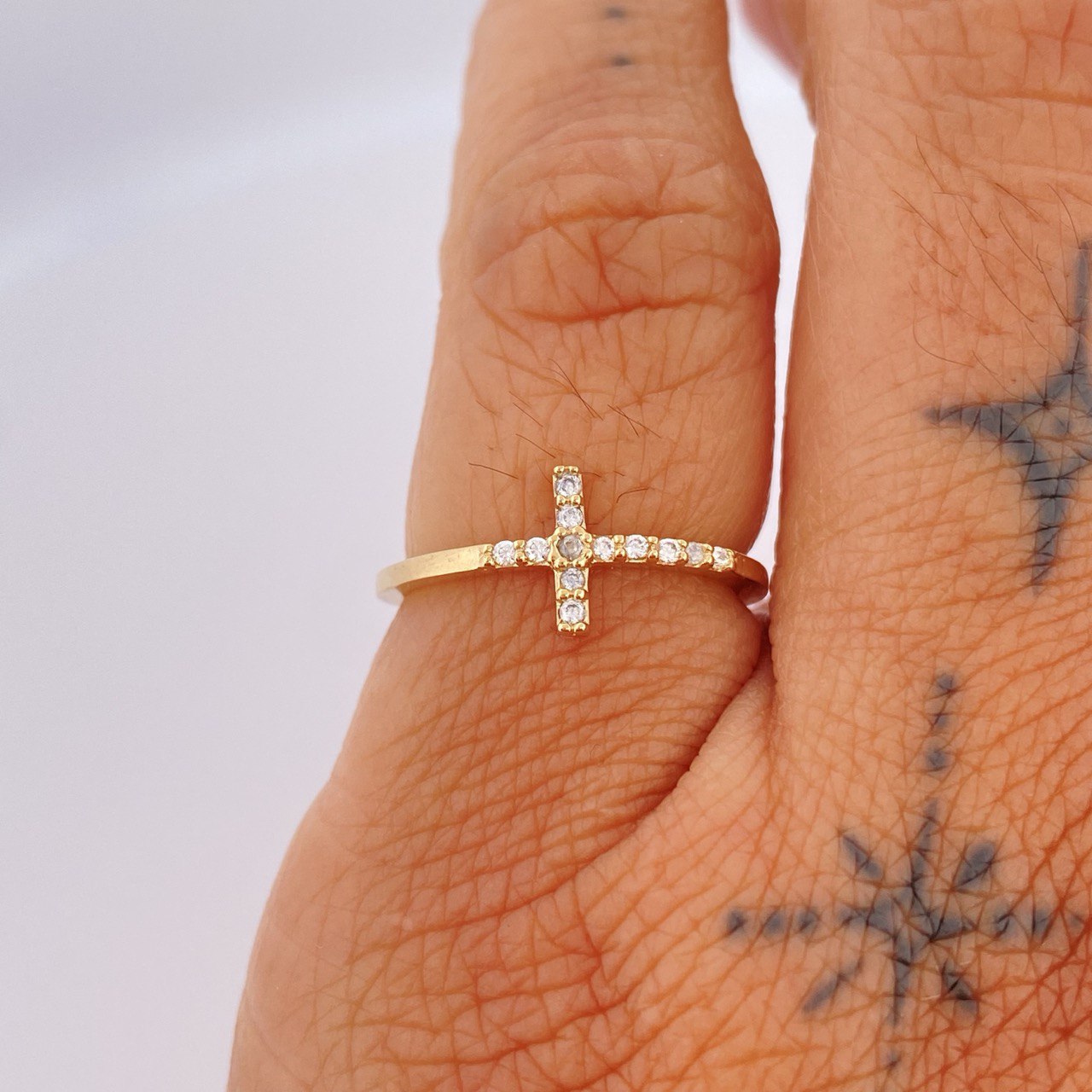 Anillo Cruz 1.5gr / T4 1/2 / Oro Amarillo 18K &