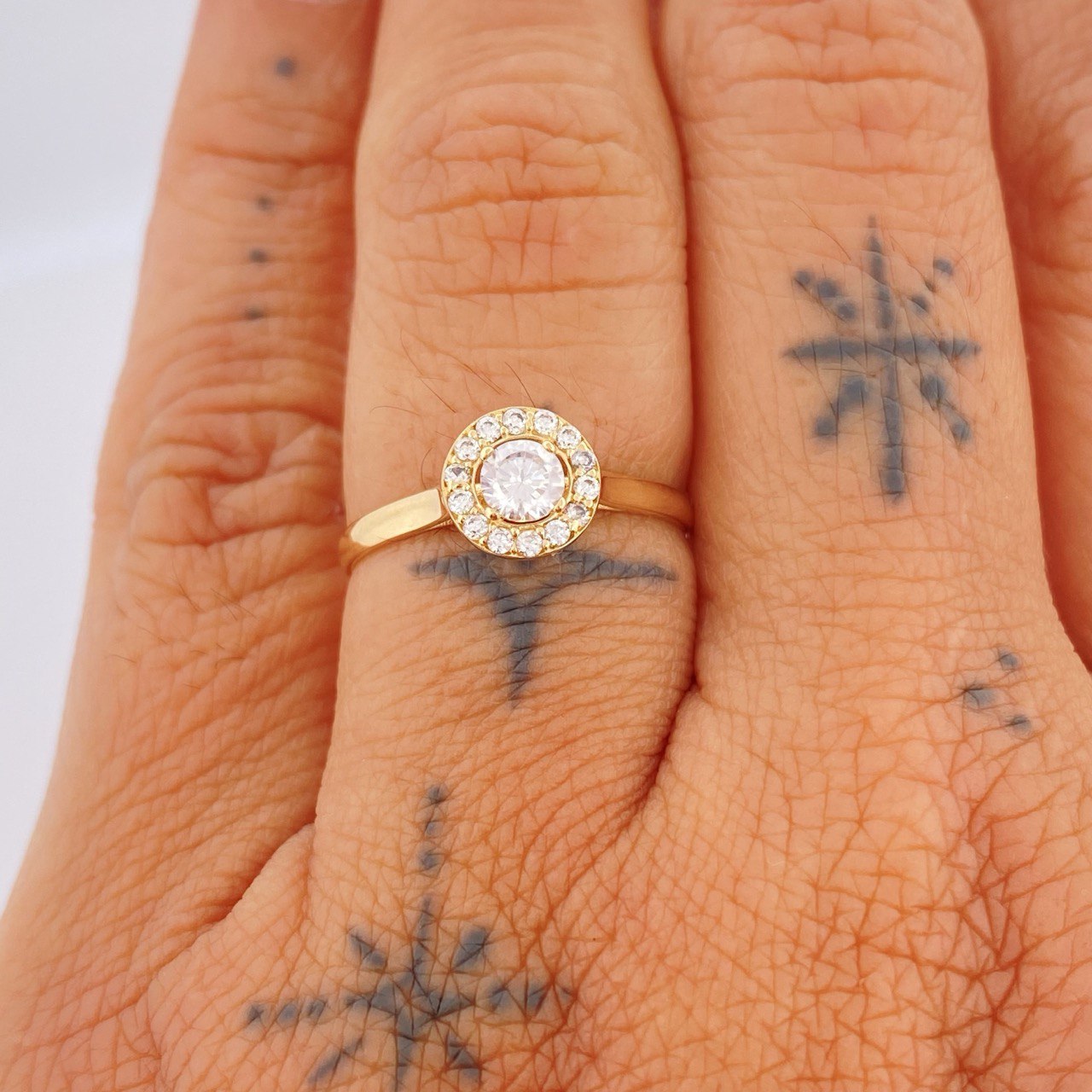 Anillo Halo Churumbela Circulo 1.65gr / T6 1/2 / Oro Amarillo 18K &