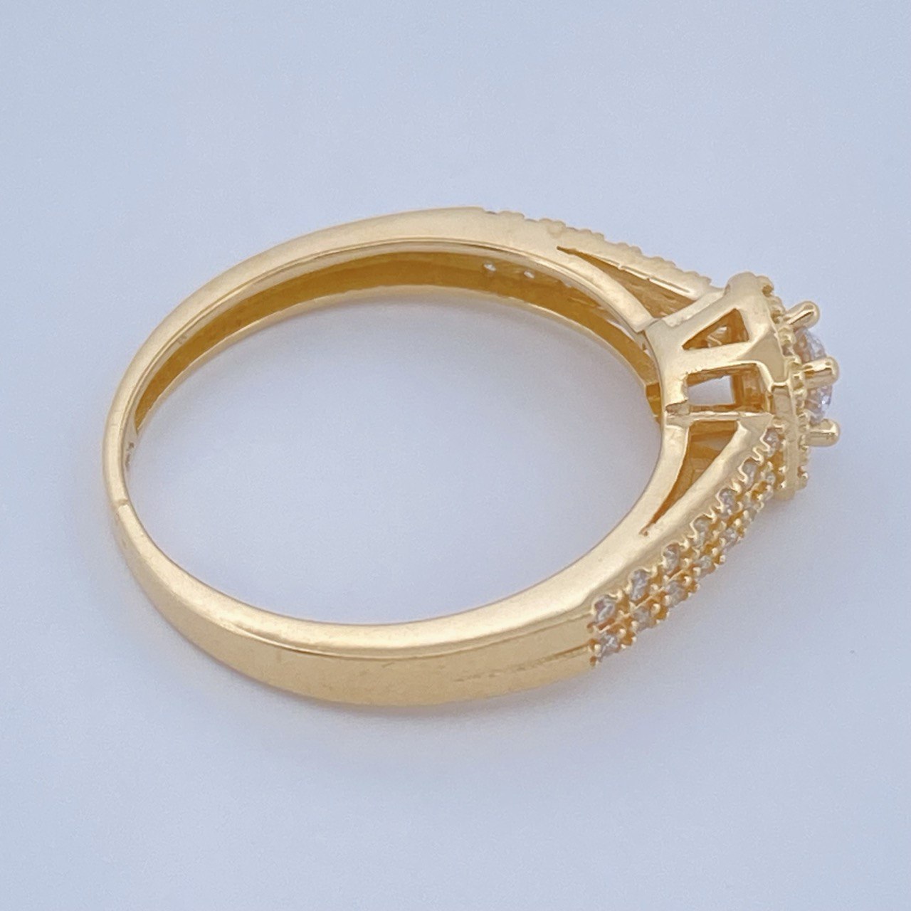Anillo Halo Cuadrado 2.5gr / T6 1/2 / Oro Amarillo 18K &