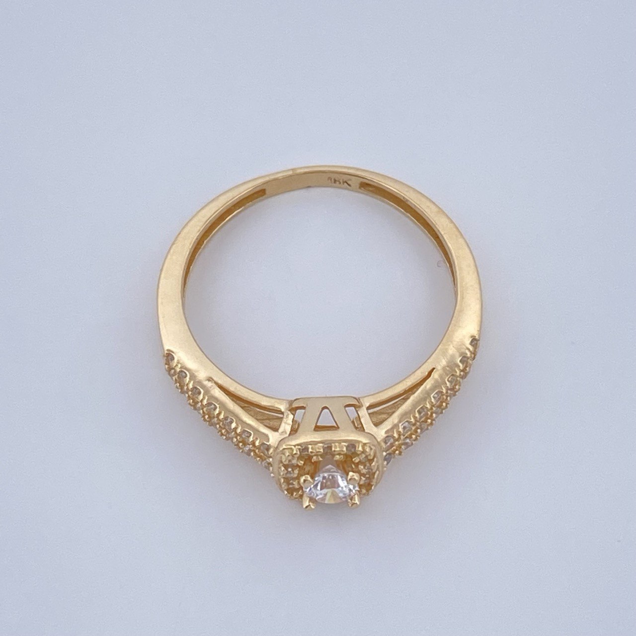 Anillo Halo Cuadrado 2.5gr / T6 1/2 / Oro Amarillo 18K &