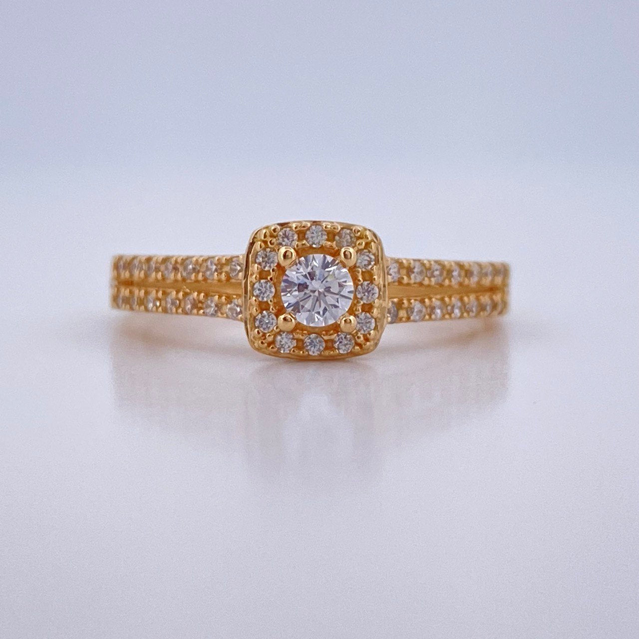 Anillo Halo Cuadrado 2.5gr / T6 1/2 / Oro Amarillo 18K &