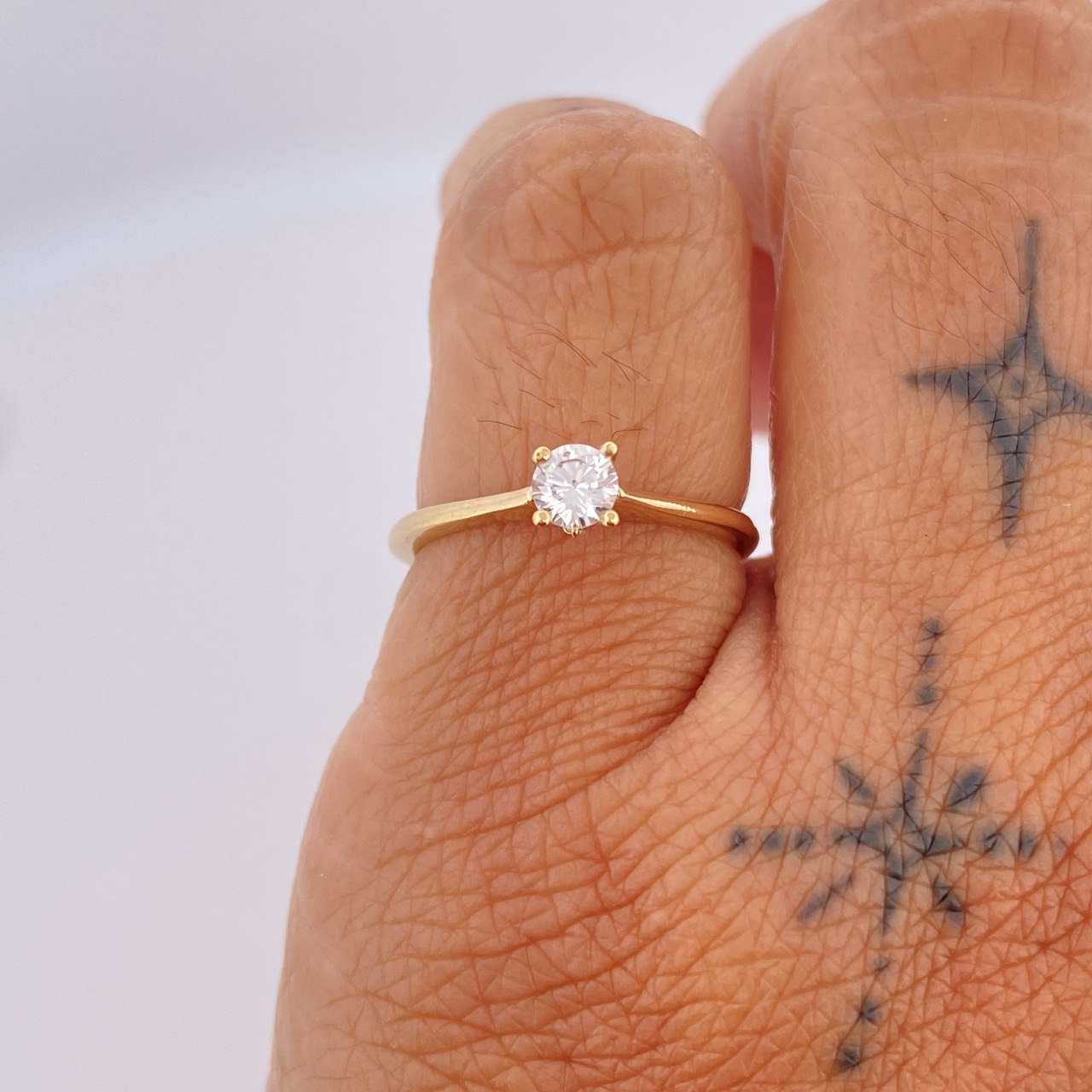 Anillo Solitario 1.55gr / T5 3/4 / Oro Amarillo 18K &