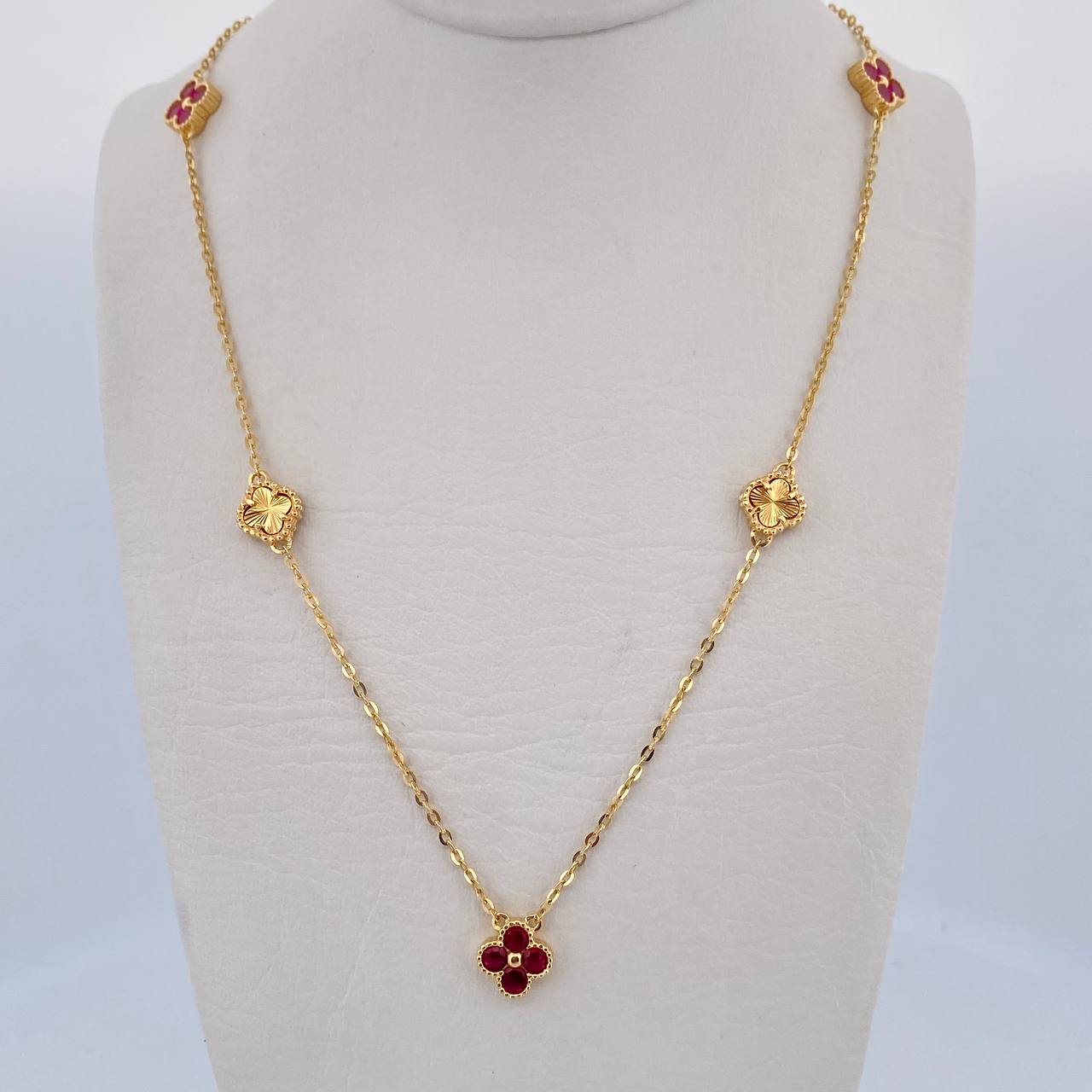 Cadena Aro Seguido Treboles 7gr / 50.6cm / 1.1mm Diamantada Circones Fucsias Oro Amarillo 18K &