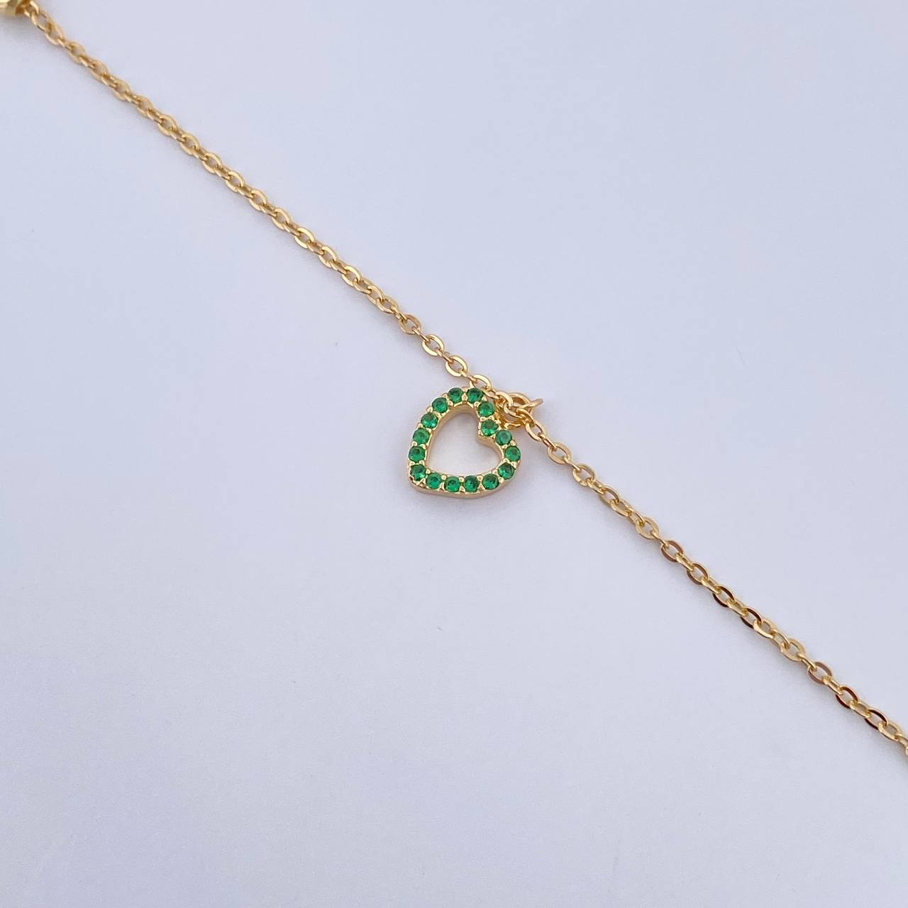 Tobillera Aro Seguido Silueta Corazon 2.05gr / 25.1cm / 4mm Bolas Diamantadas Circones Verdes Oro Amarillo 18K &