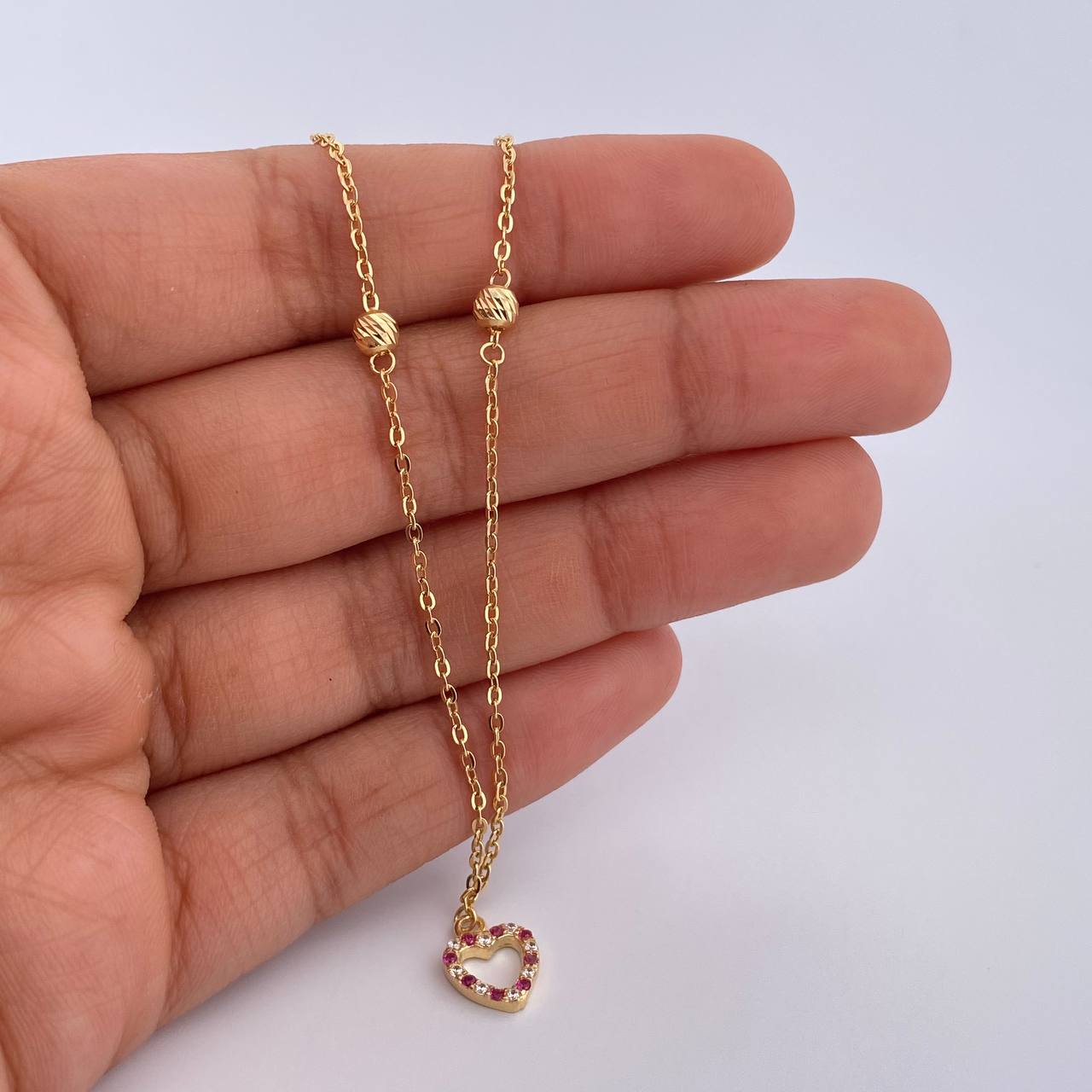 Tobillera Aro Seguido Silueta Corazon 2.1gr / 25.4cm / 4mm Bolas Diamantadas Circones Fucsias Blancos Oro Amarillo 18K &