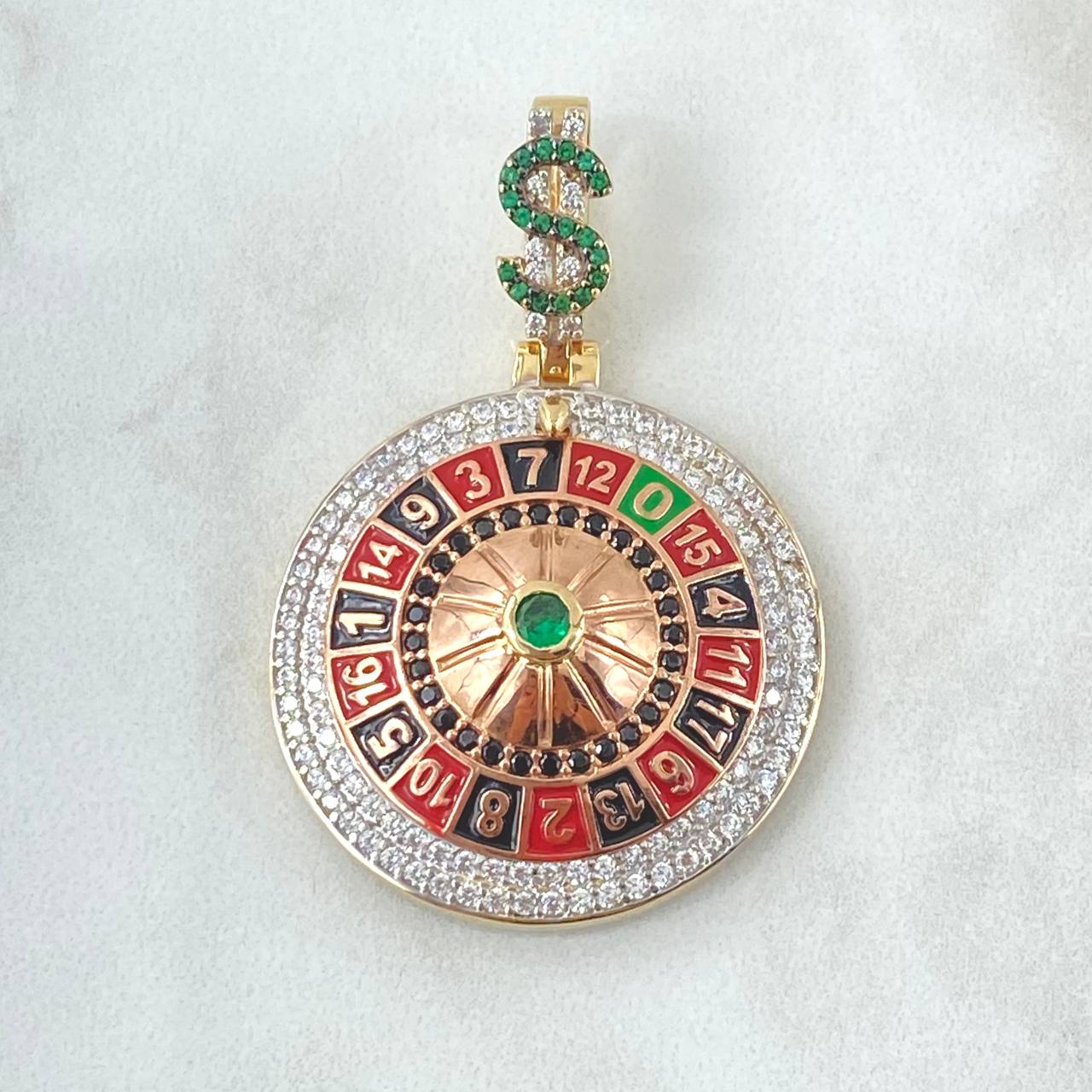 Dije Ruleta Casino 11.9gr / 5cm / Dolar Circones Blancos verdes Tres Oros 18K ©