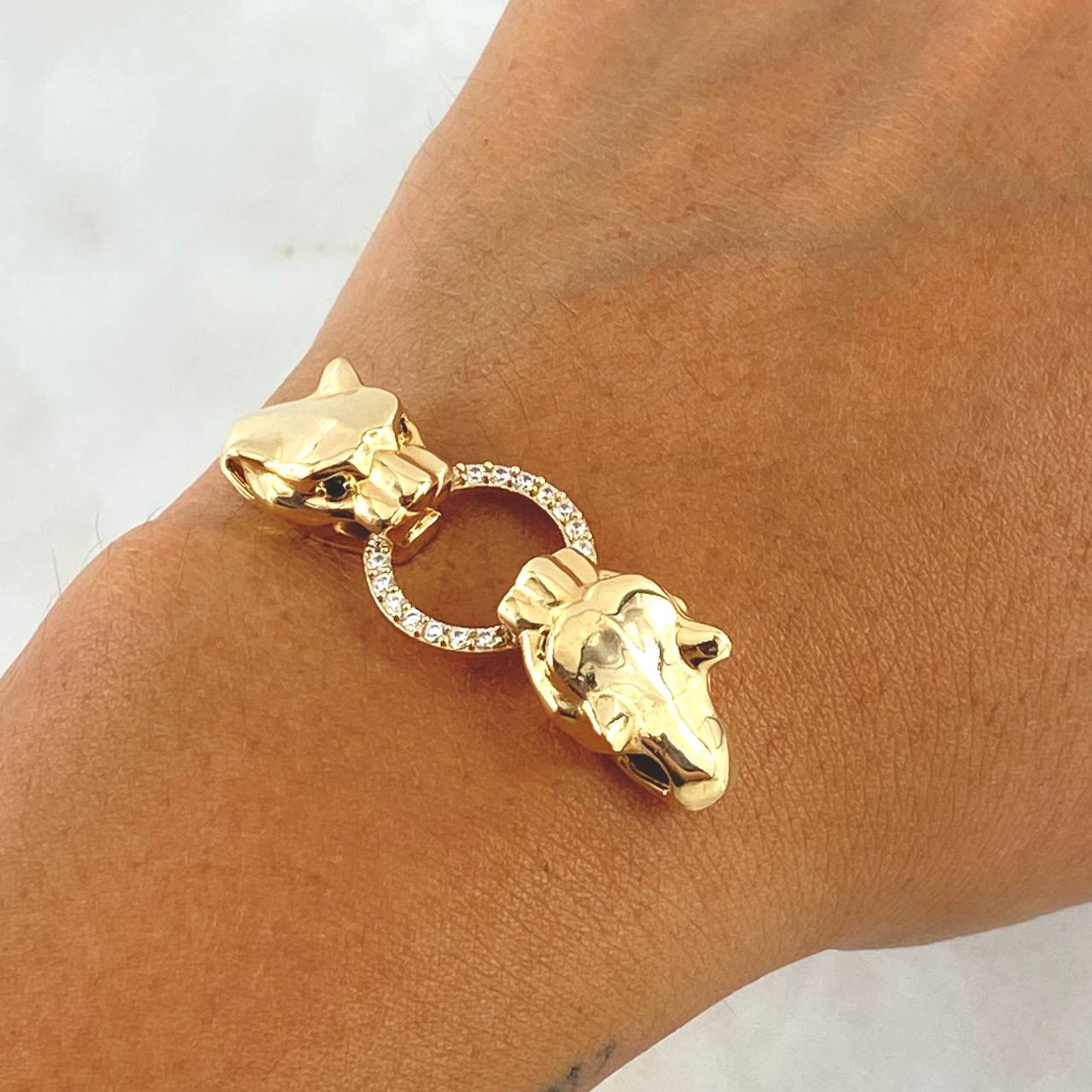 Herraje Pumas En Aro 12.8gr / 5cm / Circones Blancos Oro Amarillo 18K ©