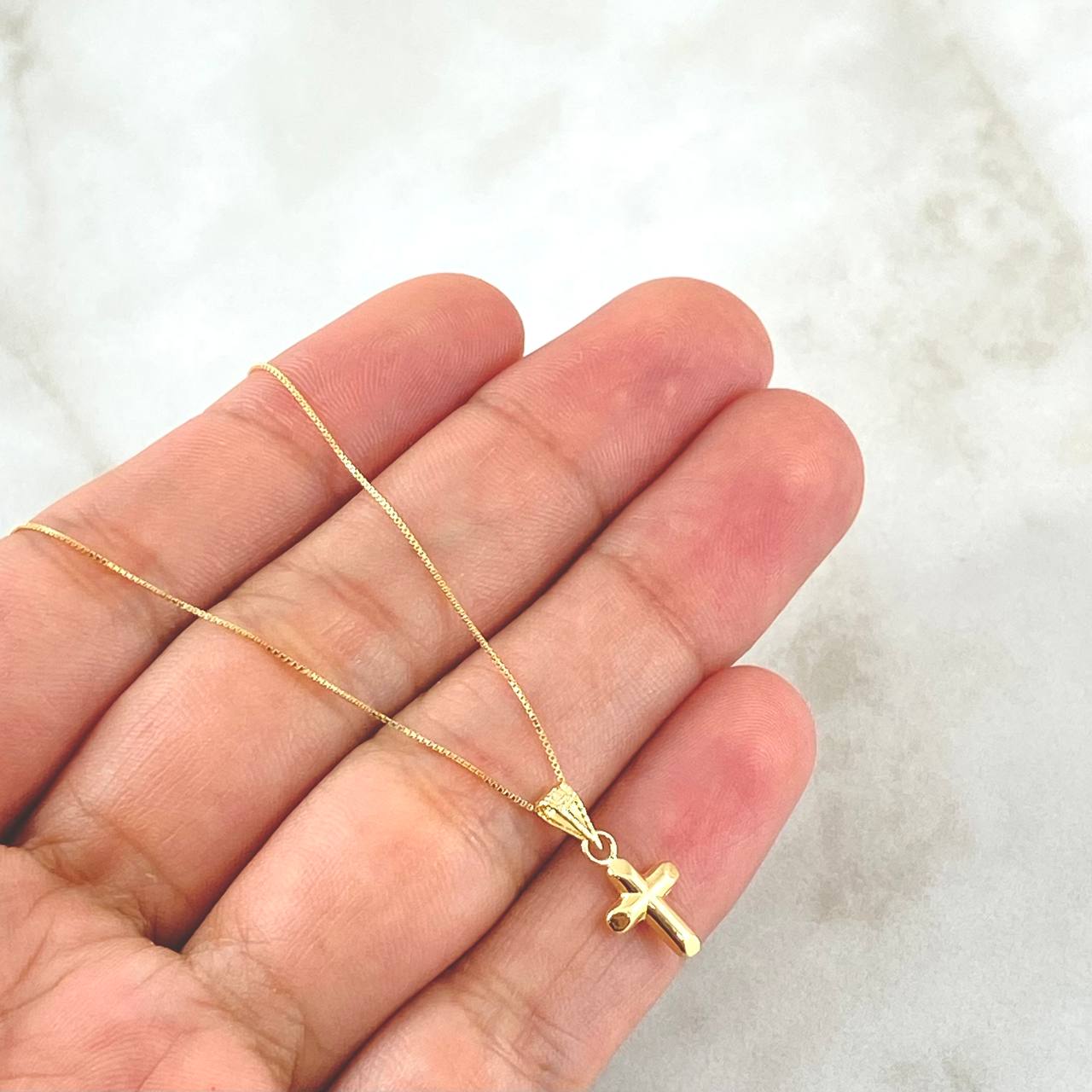 (Revision) Cadena Veneciana 0.85gr / 40cm / 0.5mm + Dije Cruz 0.3gr / 1.6cm Cargador Bordeado 1.15gr / Oro Amarillo 18K (Oferta)