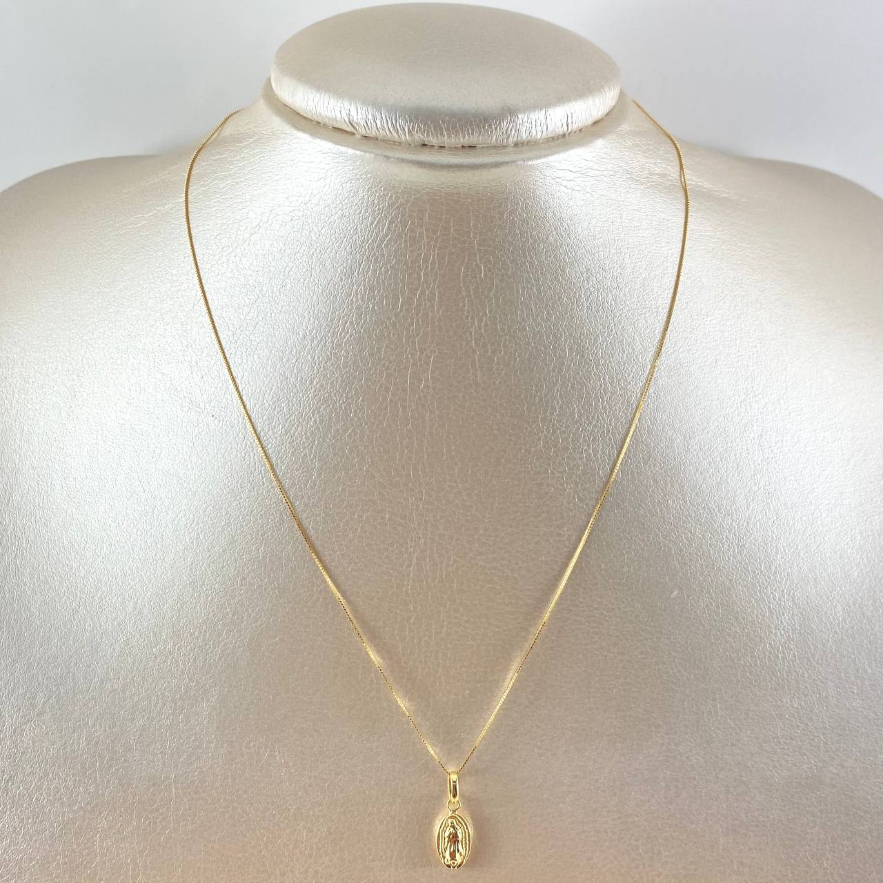 Cadena Veneciana 0.85gr / 40cm / 0.5mm + Dije Guadalupe 0.45gr / 1.8cm Silueta Mate 1.3gr / Oro Amarillo 18K (Oferta)