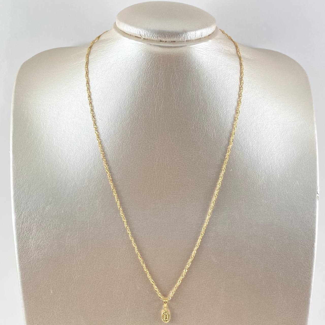 Cadena Singapur 1.15gr / 50cm / 1.7mm + Dije Guadalupe 0.35gr / 1.5cm Ovalo 1.5gr / Oro Amarillo 18K (Oferta)