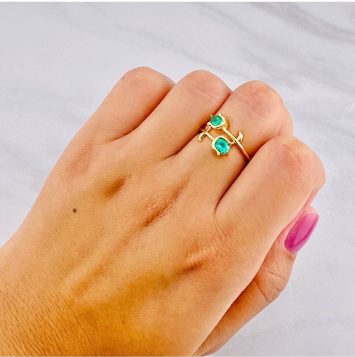 Anillo Tulipanes Esmeraldas 51pts 2.55g / T6 3/4 Oro Amarillo 18K
