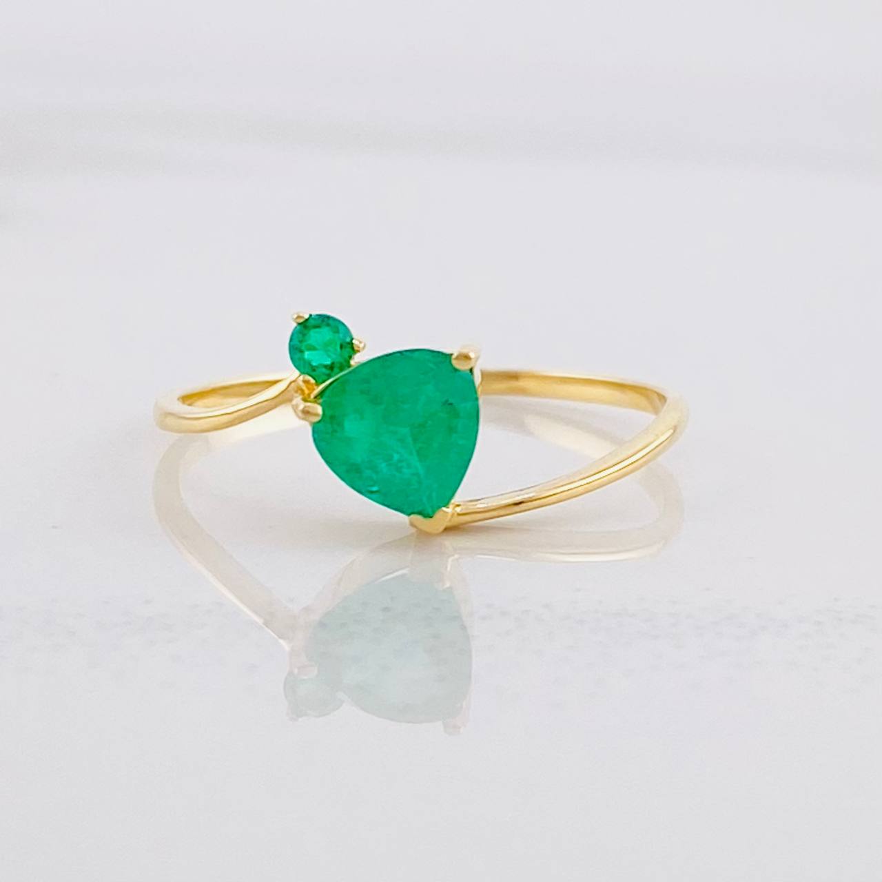 Anillo Solitario Esmeraldas 42pts 1.15g / T6 3/4 Oro Amarillo 18K