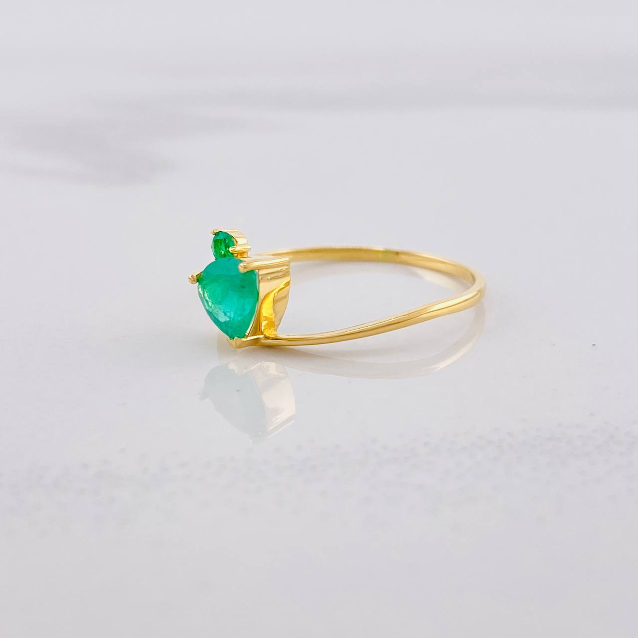 Anillo Solitario Esmeraldas 42pts 1.15g / T6 3/4 Oro Amarillo 18K