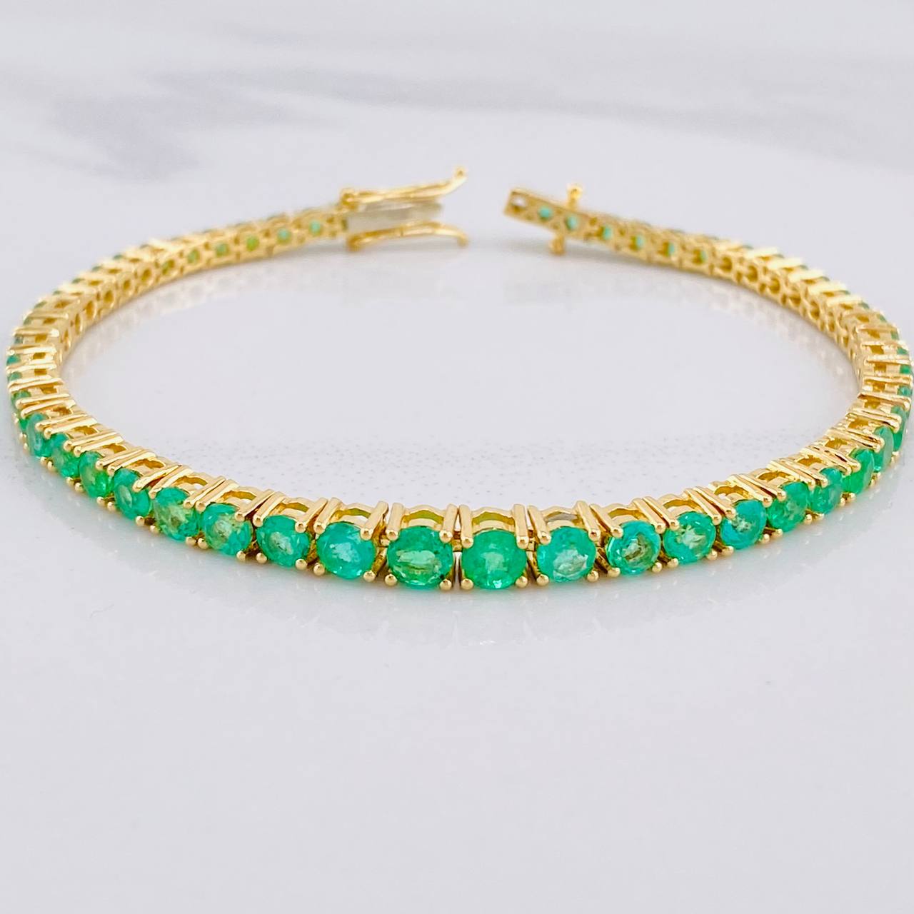 Pulso Tenis Esmeraldas 6.51qts 13.15g / 18cm / 4.25mm Oro Amarillo 18K
