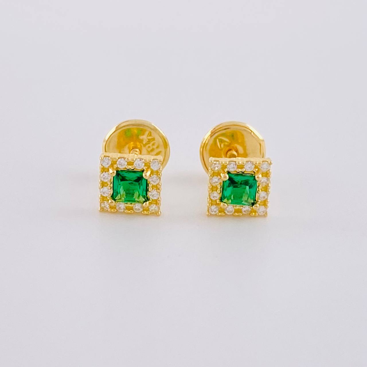 Topos Halo Cuadrado 0.7g / 4.9mm Oro Amarillo 18K
