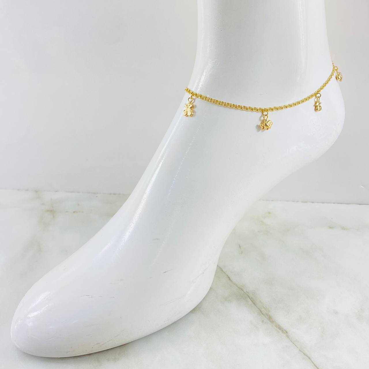 Tobillera Aro Seguido Dijes 3.7gr / 26cm / Oro Amarillo 18K *
