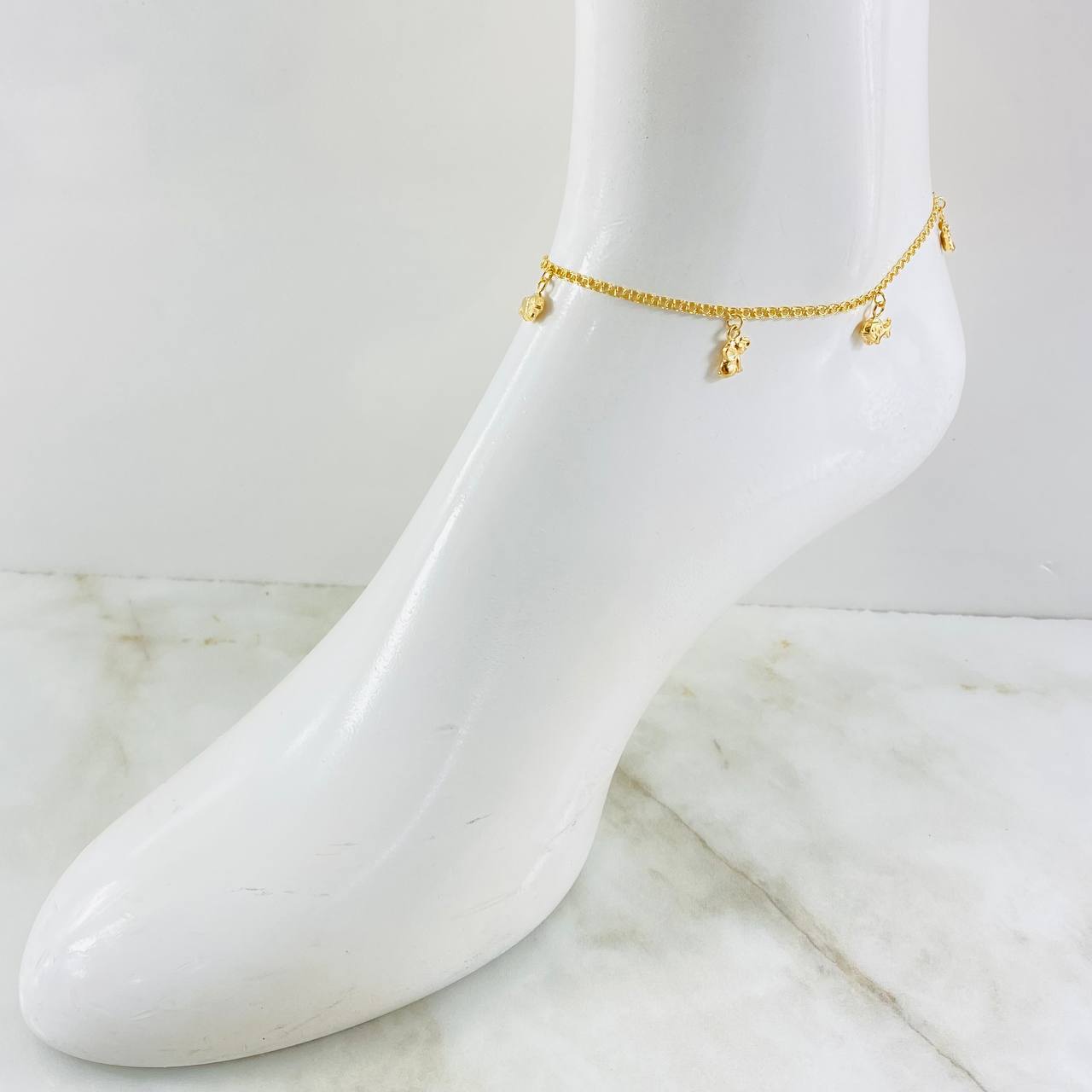 Tobillera Aro Seguido Dijes 3.8gr / 24.5cm / Oro Amarillo 18K *
