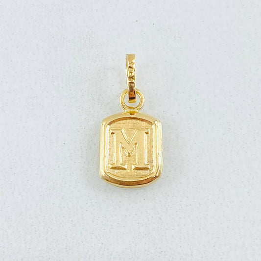 Dije Letra M 0.3gr / 1.5cm / Oro Amarillo 18K
