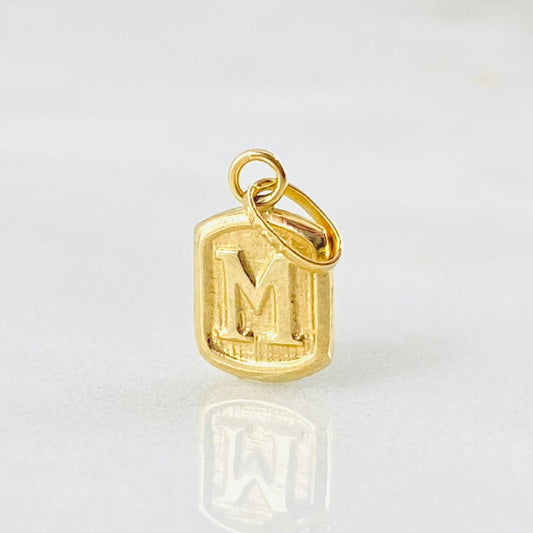 Dije Letra M 0.35 g / 1.4 cm Oro Amarillo 18K