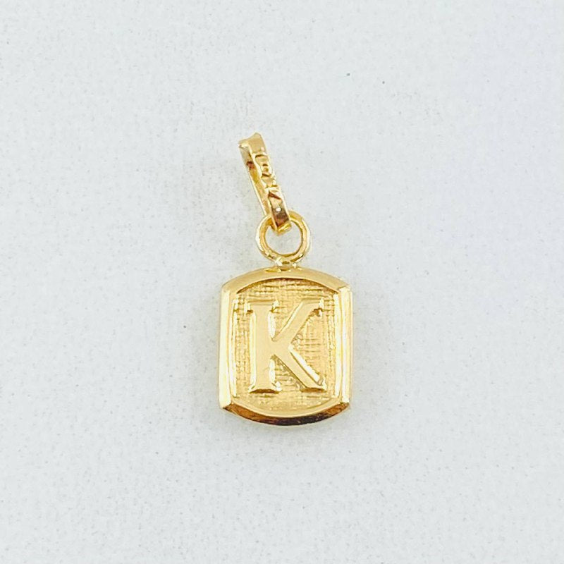 Dije Letra K Marco Texturizado 0.35gr / 1.5cm / Oro Amarillo 18K *