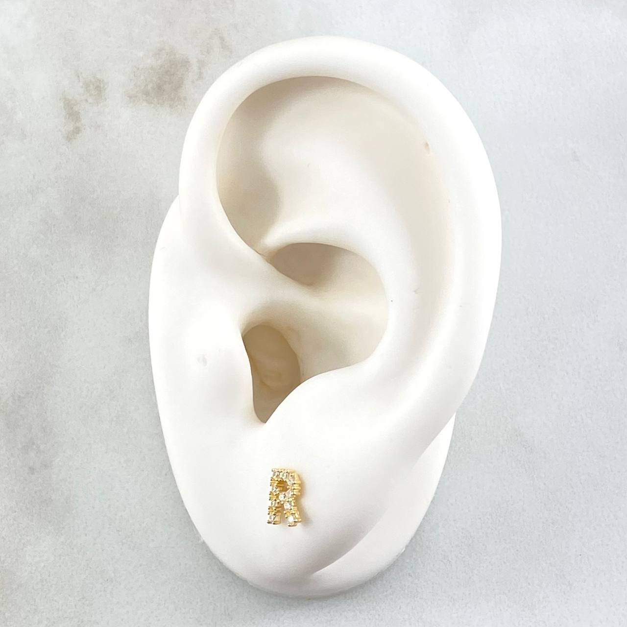 Topos Letra R 0.7gr / 6mm Circones Blancos Oro Amarillo 18K ©