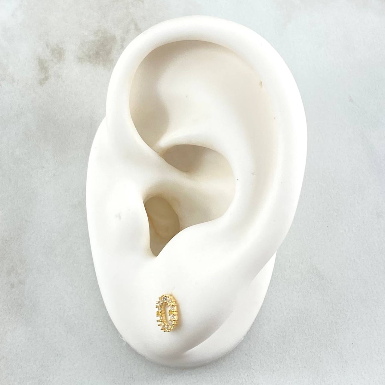 Topos Letra O 0.7gr / 6mm Circones Blancos Oro Amarillo 18K
